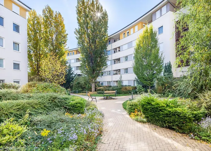 Cozy Studio At Residential Area - Free Street Parking