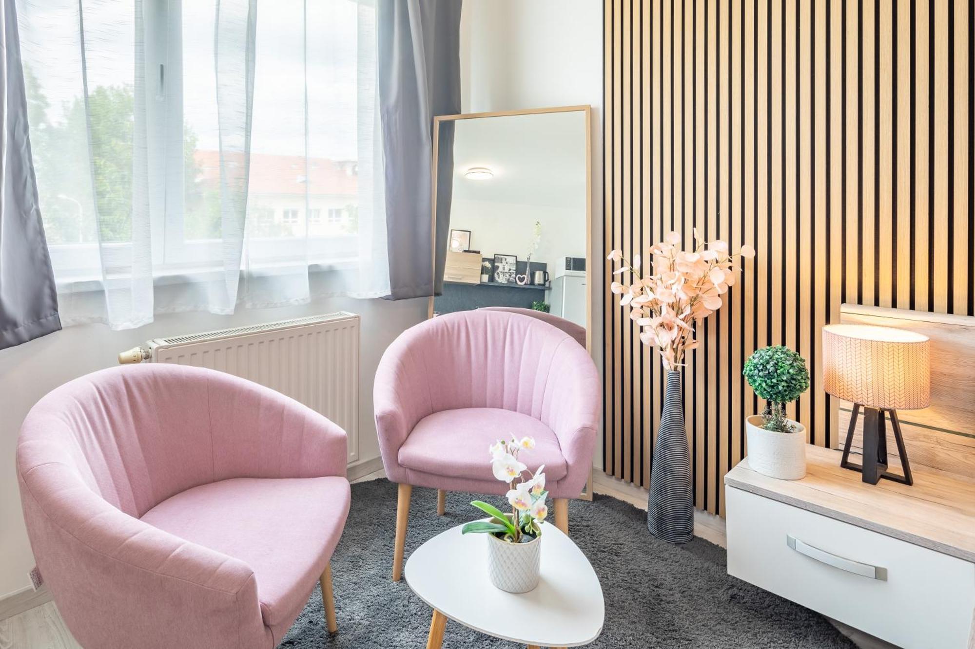 Cozy At Residential Area - Free Street Parking