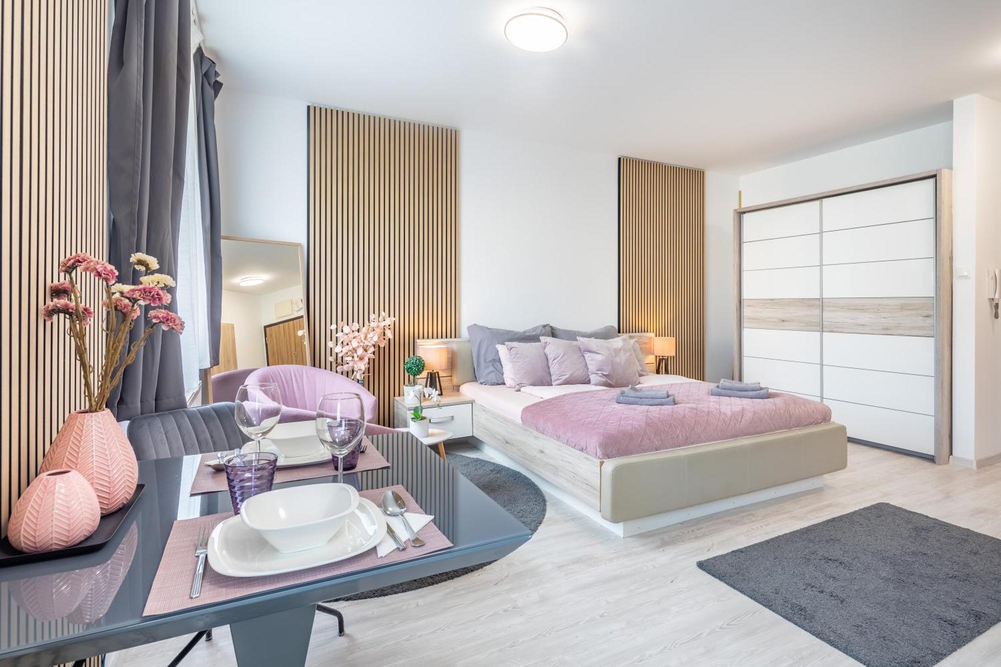 Cozy At Residential Area - Free Street Parking *
