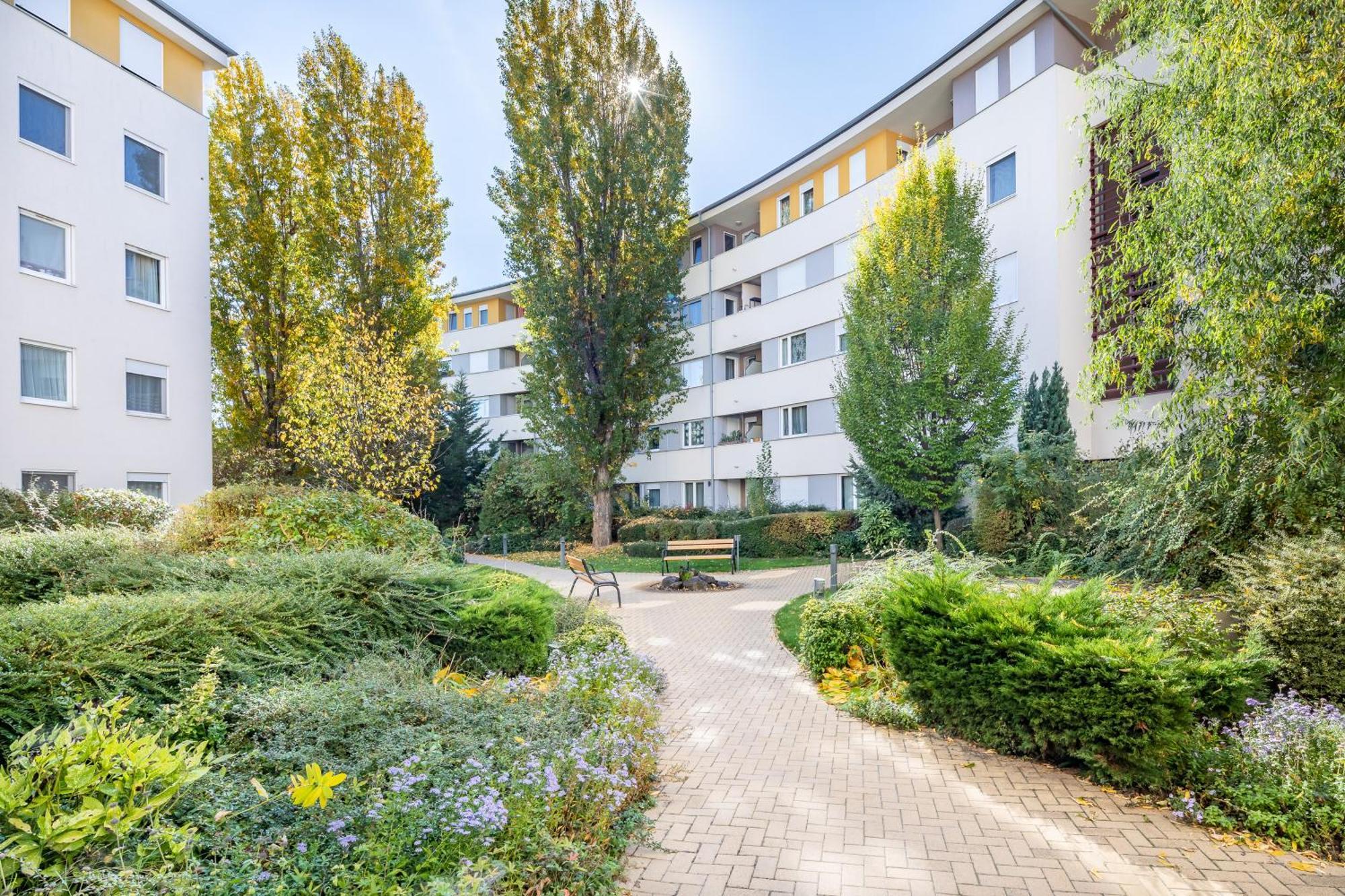 Cozy At Residential Area - Free Street Parking *